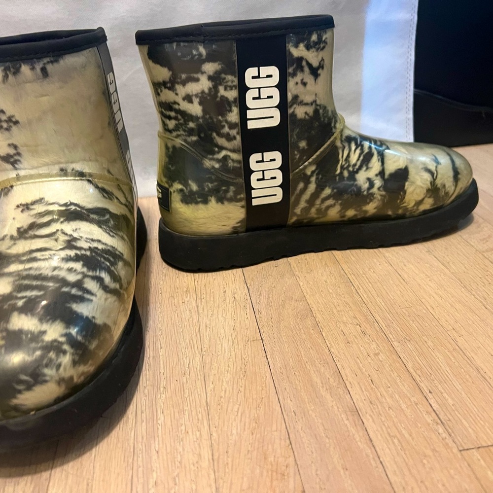 UGG FUR Clear Mini Boot size 9